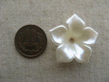 他の写真1: Vintage Big Pearlized Acrylic Flower Bead 