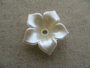 画像1: Vintage Big Pearlized Acrylic Flower Bead 