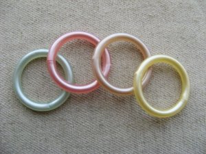 画像2: Vintage Pearlized Plastic Ring Beads 