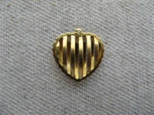 画像1: Brass Heart Puff Cage Charm
