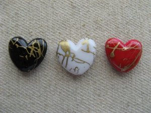 画像1: Vintage style Acrylic Heart+Gold Beads 2個いり