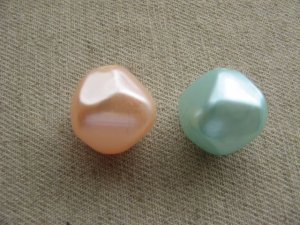 画像1: Vintgae Pearlized Bicone Beads