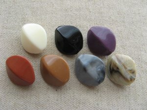 画像1: Vintage Plastic Petal Beads