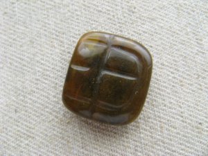 画像1: Vintage Plastic Turtle Etched Beads
