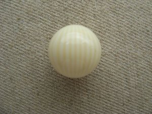 画像1: Vintage Ivory/Cream Striped Ball Beads 16mm