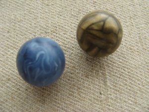 画像1: Vintage Plastic Matt Marble Ball Beads