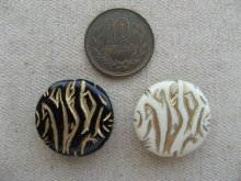 他の写真1: Vintage style Acrylic Carved Round Beads