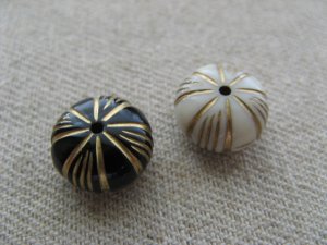 画像1: Vintage style Acrylic Carved Spacer Beads 2個いり