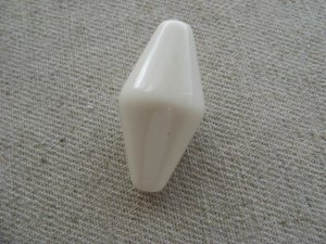 画像1: Vintage Plastic Ivory Diamond Beads