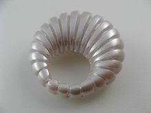 他の写真2: Vintage Plastic Ridged Pearl hoop