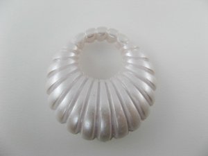 画像1: Vintage Plastic Ridged Pearl hoop