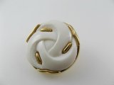 Plastic Knot WH/Gold Round Button