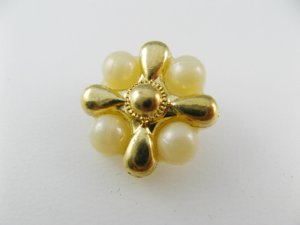 画像1: Vintage Plastic Flower Gold+Pearl Button
