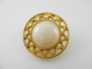 画像1: Plastic Pearl+Gold Button【85】