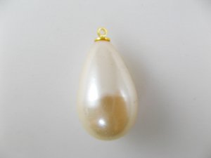 画像1: Vintage Plastic Pearl Teardrop Charm