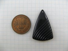 他の写真1: Vintage Plastic Triangle+Wave Charm