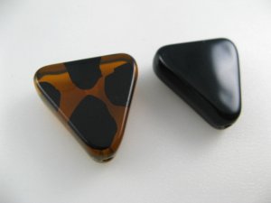 画像2: Plastic Flat Triangle Beads 