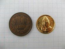 他の写真1: Vintage Goldplated Prayhands Coin