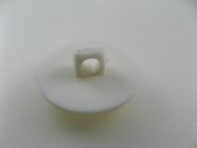 他の写真2: Plastic White Filigree Flower Button