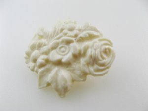 画像1: Vintage Plastic Ivory Flower+Leaf Button