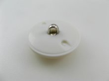 他の写真2: Plastic Round Silver+White Geometric Button