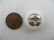 他の写真1: Plastic Round Silver+White Geometric Button