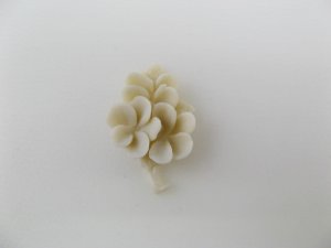 画像1: Vintage Chalk White Flower Cabochon