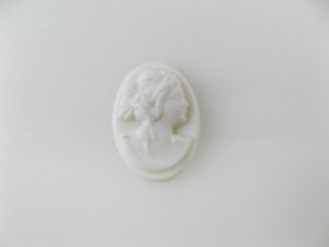 画像1: Vintage Plastic Off-WH Cameo 18x13mm