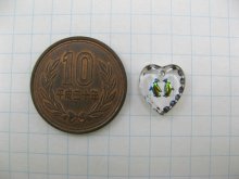 他の写真1: Tiny Penguin Heart Glass Intaglio Pendant