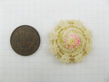他の写真1: Vintage Plastic Japanese Flower CabochonII