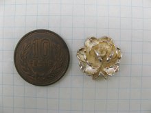 他の写真1: Vintage Plastic Silverplated Flower Cabochon