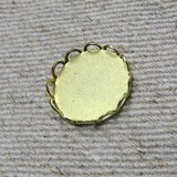 Brass Lace Edged Round Setting 11mm 2個入り