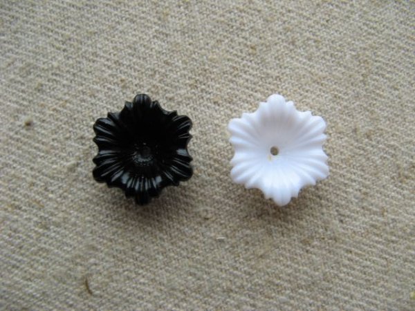画像1: Vintage Flower Beads 16mm 2個入り (1)