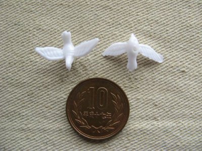 画像1: Flying Plastic Doves（Tiny) 2個入り