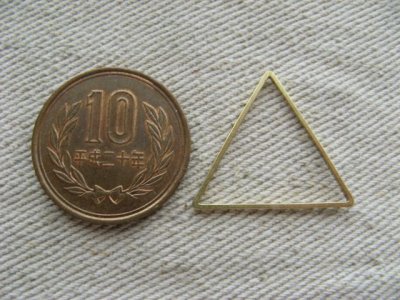 画像1: BRASS Triangles 24mm 2個いり