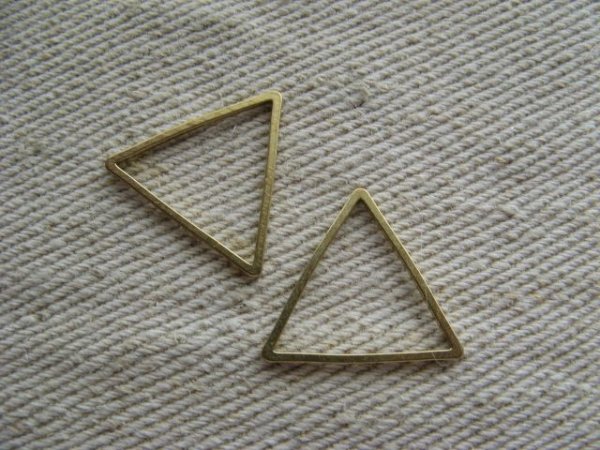 画像1: BRASS Triangles 17mm 2個いり (1)