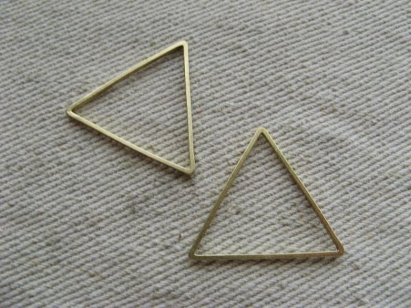 画像1: BRASS Triangles 24mm 2個いり (1)