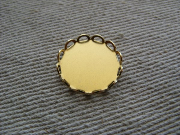 画像1: Brass Lace Edged Round Setting  15mm  2個入り (1)