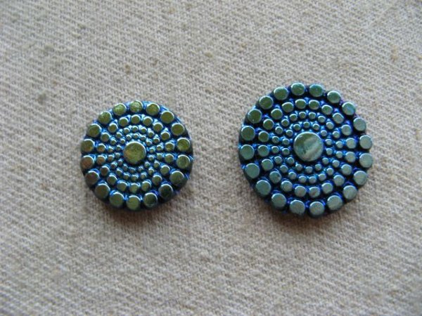 画像1: Glass Blue/Green AB dot cabochon  (1)