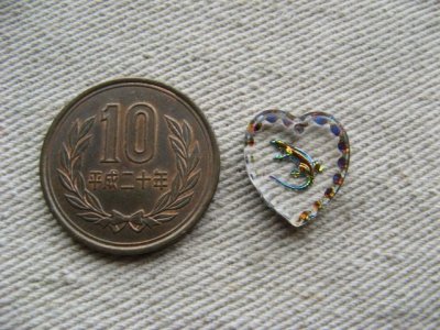 画像1: Lizard Heart Glass Intaglio Pendant
