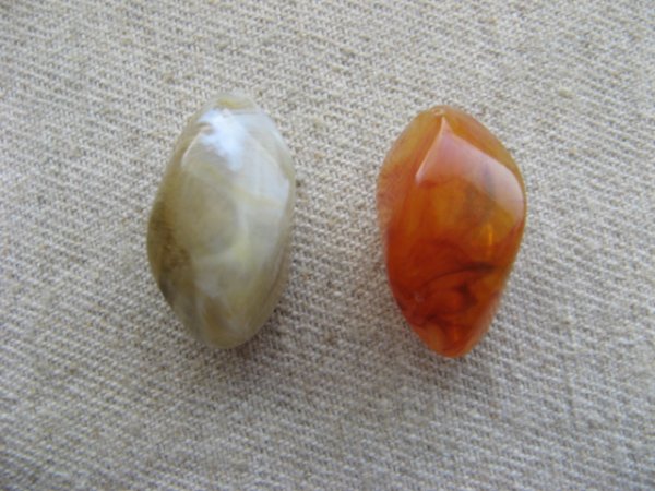 画像1: Plastic Marble Twist Rhombus Beads（L) (1)