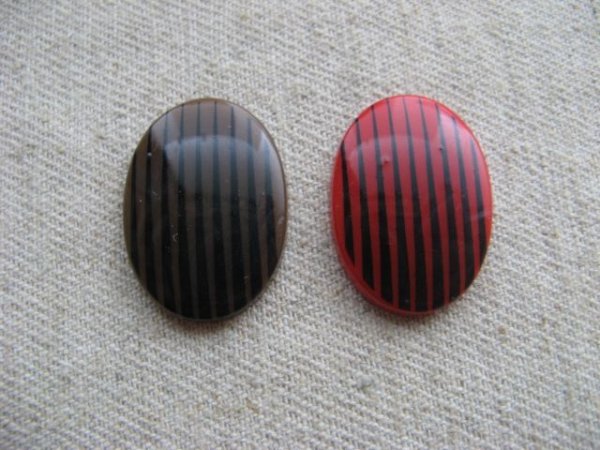 画像1: Vinatge Plastic Tapering Stripe Oval Cabochon (1)