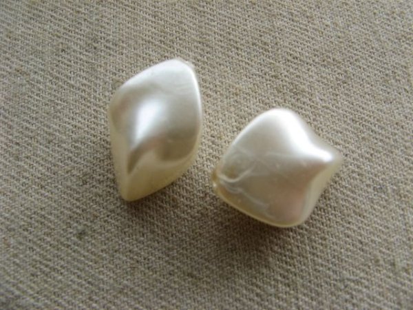 画像1: Vintgae Plastic Pearl Twist Beads (1)