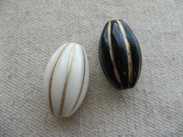 画像1: Vintage style Acrylic Fluted Oval Beads (L) (1)