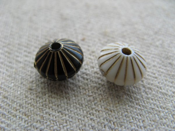 画像1: Vintage style Tiny Bicone Saucer Beads 2個いり (1)