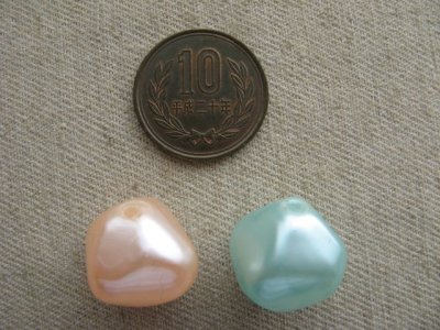 画像1: Vintgae Pearlized Bicone Beads