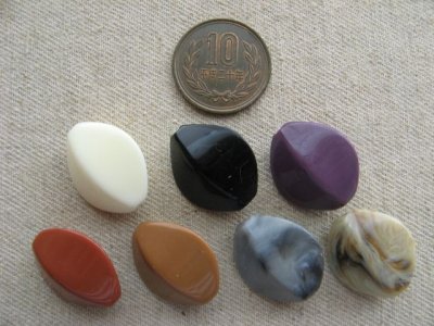 画像1: Vintage Plastic Petal Beads