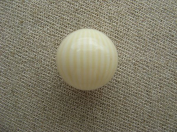 画像1: Vintage Ivory/Cream Striped Ball Beads 16mm (1)