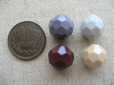 画像1: Vintage Plastic Round Facet Beads