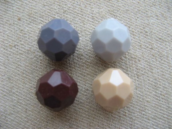 画像1: Vintage Plastic Round Facet Beads (1)